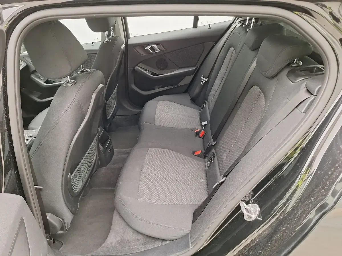 Usado BMW 116 116 CV (85 kW) 2022 Negro Utilitario