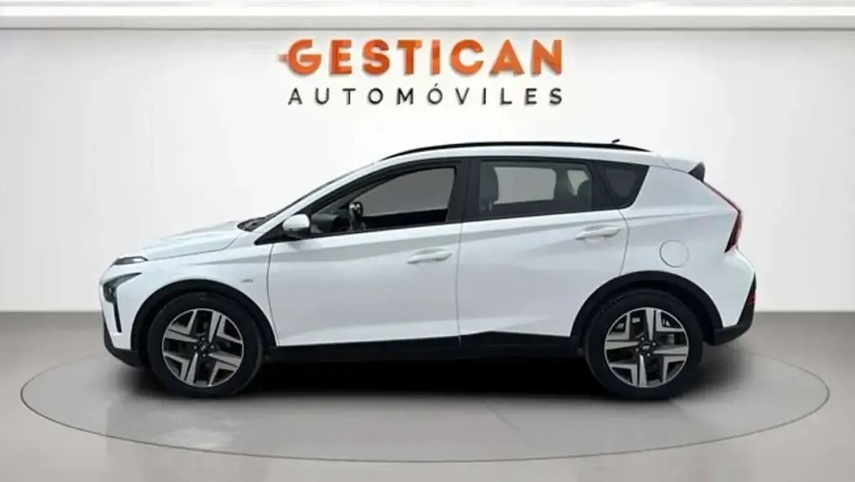 Usado Hyundai Bayon 101 CV (74 kW) 2023 Blanco SUV