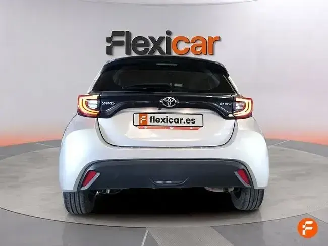 Usado Toyota Yaris Active 116 CV (85 kW) 2025 Gris Utilitario
