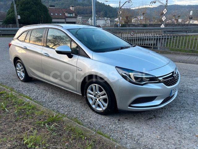 Gris / plata Usado 2019 Opel Astra Selective Familiar | 10.800 € (Precio justo) - Imagen 1/4