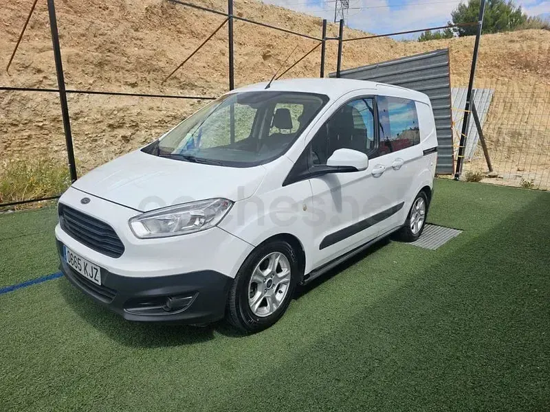 Usado Ford Tourneo Courier Trend 75 CV (55 kW) 2018 Blanco Monovolumen