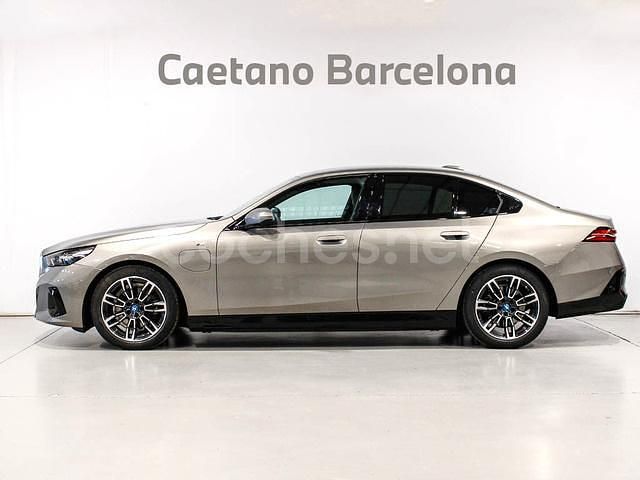 Usado BMW 530e Comfort Edition 299 CV (219 kW) 2025 Gris / plata Berlina