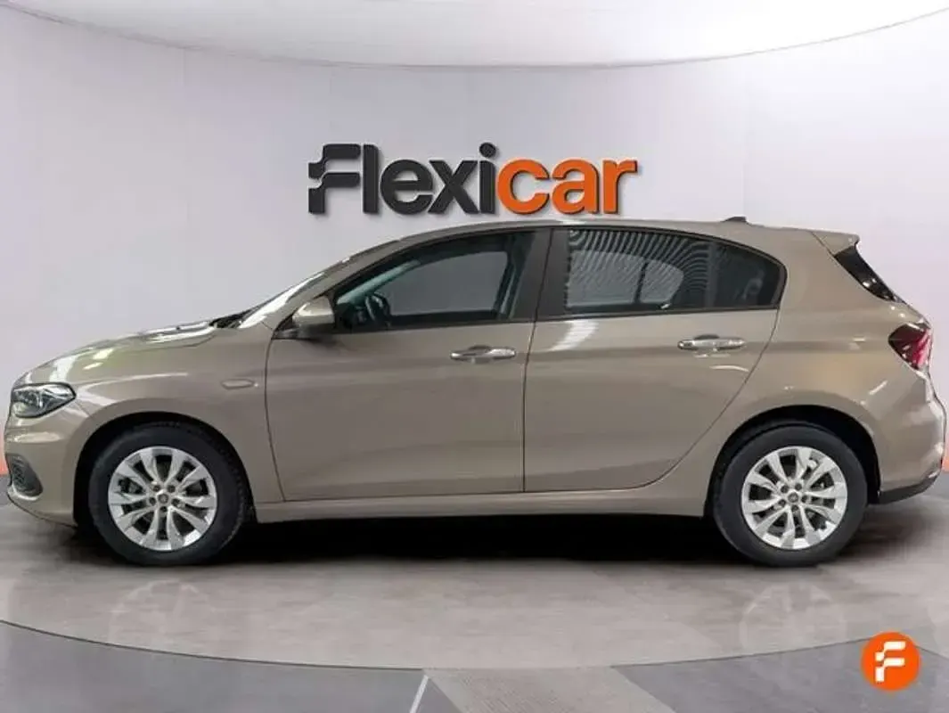 Usado Fiat Tipo Easy 95 CV (69 kW) 2018 Marrón Berlina
