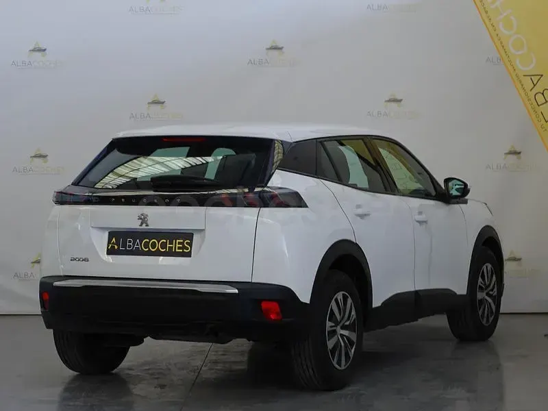 Usado Peugeot 2008 Allure 110 CV (80 kW) 2022 Blanco SUV