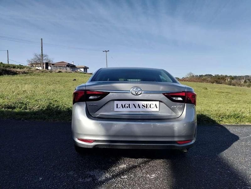 Usado Toyota Avensis Executive 143 CV (105 kW) 2015 Gris Berlina