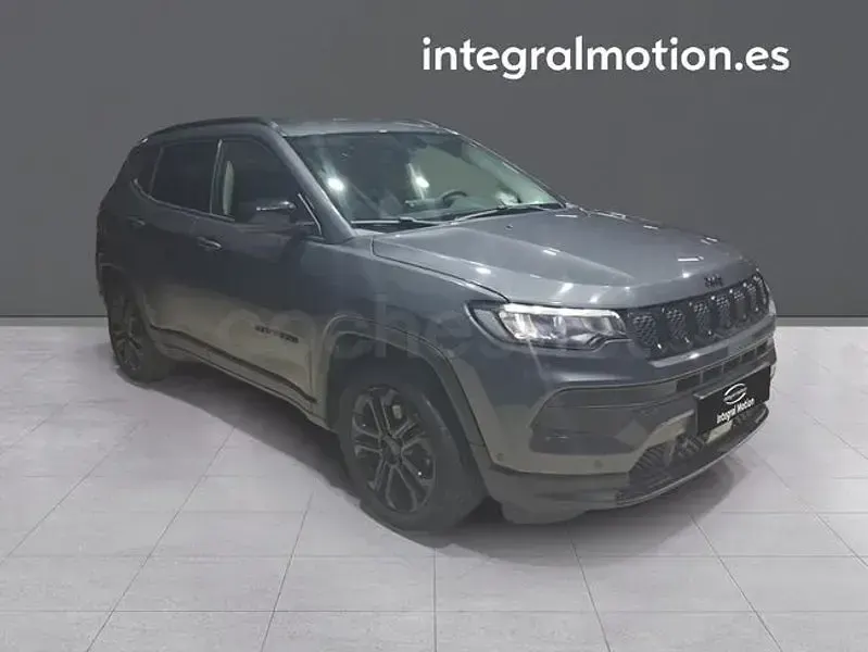 Usado Jeep Compass 130 CV (95 kW) 2022 Gris / plata SUV