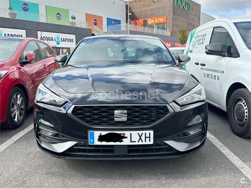 Usado Seat Leon FR 150 CV (110 kW) 2022 Negro Berlina