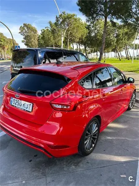 Usado Ford Focus ST-Line 120 CV (88 kW) 2018 Rojo Berlina