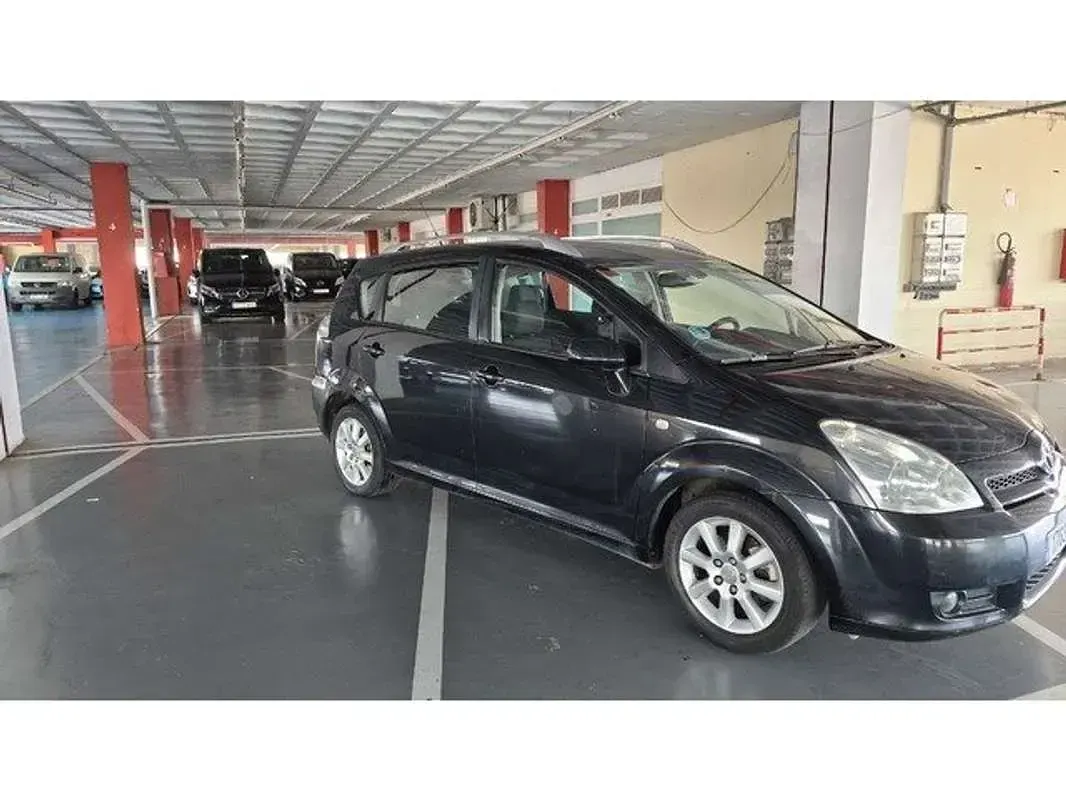 Usado Toyota Corolla Verso Luna 129 CV (94 kW) 2006 Negro Monovolumen
