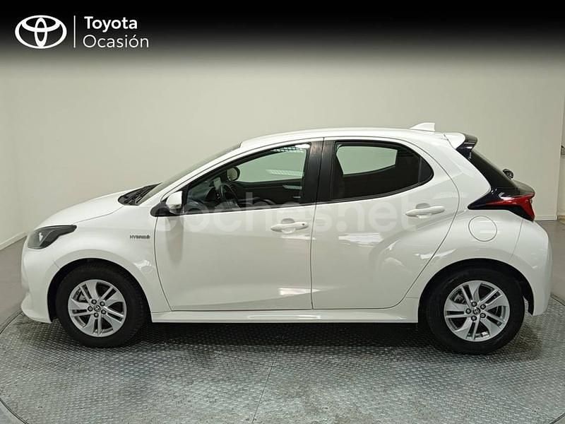 Usado Toyota Yaris Hybrid Active 116 CV (85 kW) 2022 Blanco Berlina