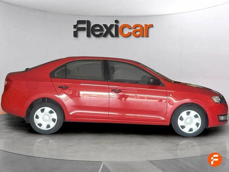 Usado Skoda Rapid Active 105 CV (77 kW) 2014 Rojo Berlina