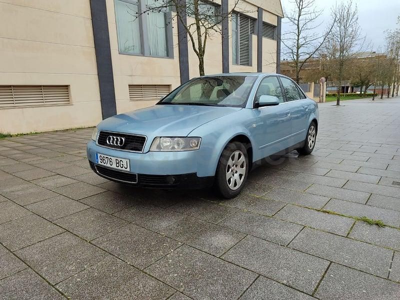 Usado Audi A4 130 CV (95 kW) 2003 Azul Berlina