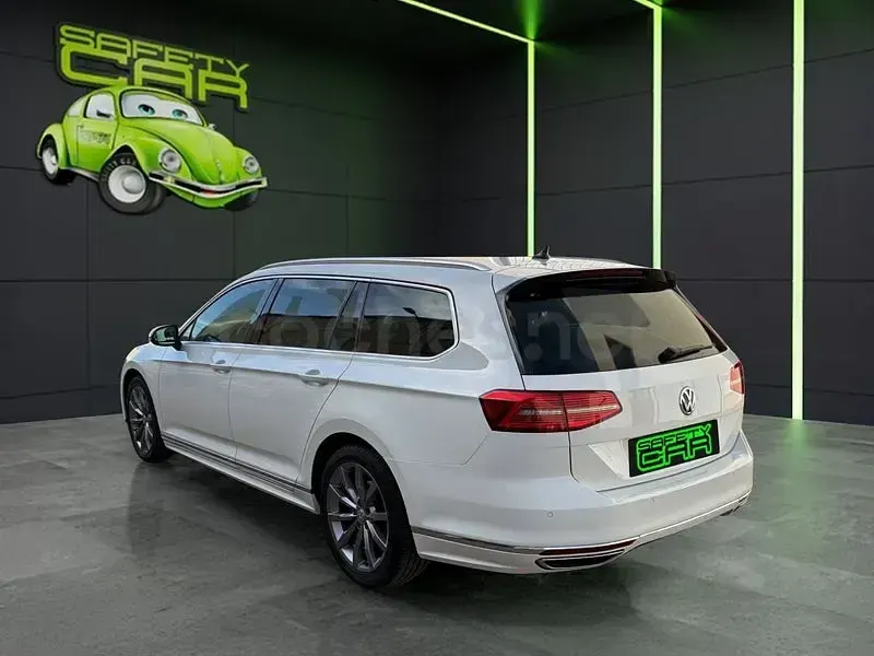 Usado VW Passat Sportline 150 CV (110 kW) 2018 Blanco Familiar