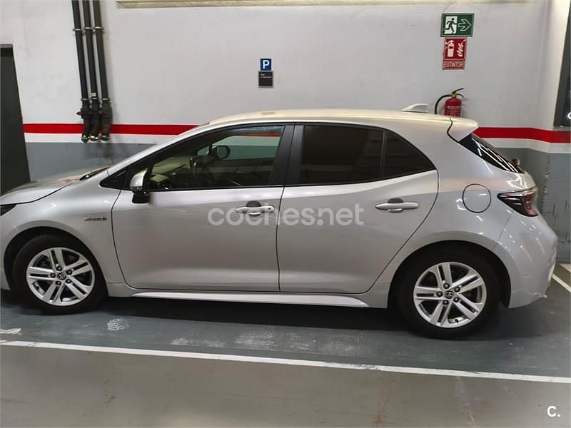 Usado Toyota Corolla Active 122 CV (89 kW) 2021 Gris / plata Berlina