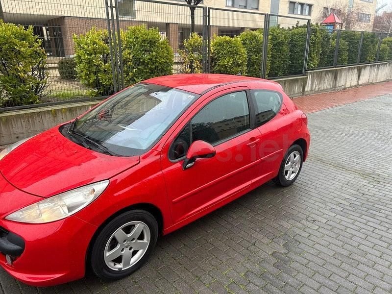 Usado Peugeot 207 75 CV (55 kW) 2008 Rojo Berlina