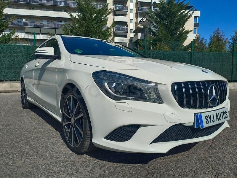 Usado Mercedes CLA200 Shooting Brake 136 CV (100 kW) 2015 Blanco Familiar