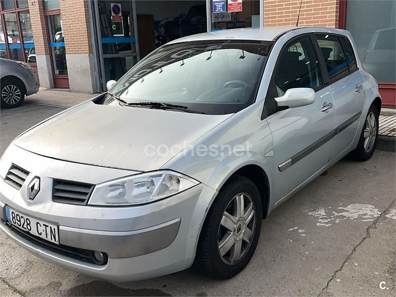 Usado Renault Mégane II Dynamique 115 CV (84 kW) 2004 Gris / plata Berlina
