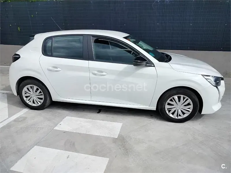 Usado Peugeot 208 Active 100 CV (73 kW) 2021 Blanco Utilitario