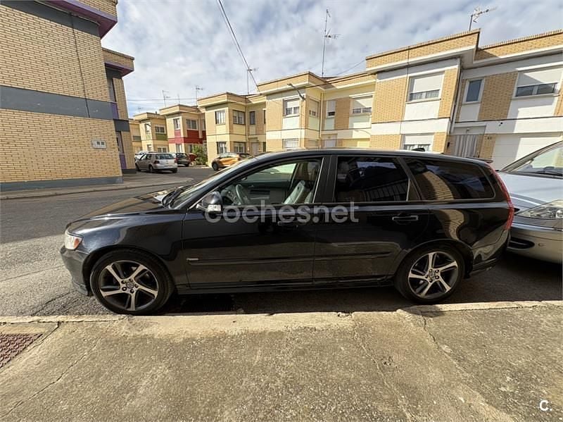 Negro Usado 2011 Volvo V50 Summum Familiar | 4999 € - Imagen 1/4