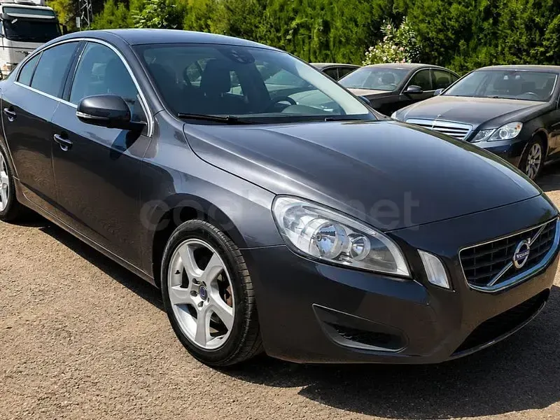 Usado Volvo S60 Momentum 115 CV (84 kW) 2012 Gris / plata Berlina