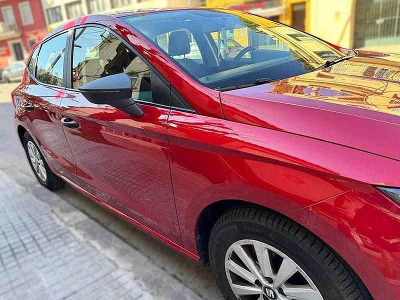 Usado Seat Ibiza Style 75 CV (55 kW) 2020 Rojo Utilitario