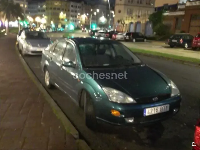 Usado Ford Focus Ghia 100 CV (73 kW) 2002 Verde Berlina