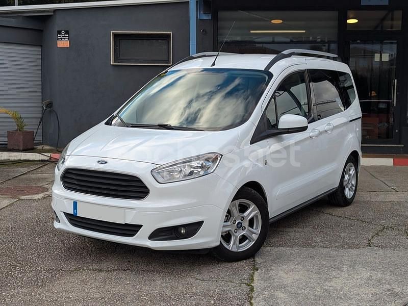 Usado Ford Tourneo Courier Trend 100 CV (73 kW) 2016 Blanco Monovolumen