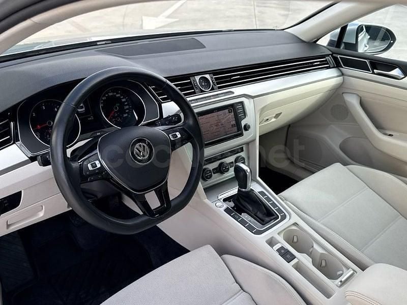 Usado VW Passat Advance 150 CV (110 kW) 2016 Gris / plata Berlina