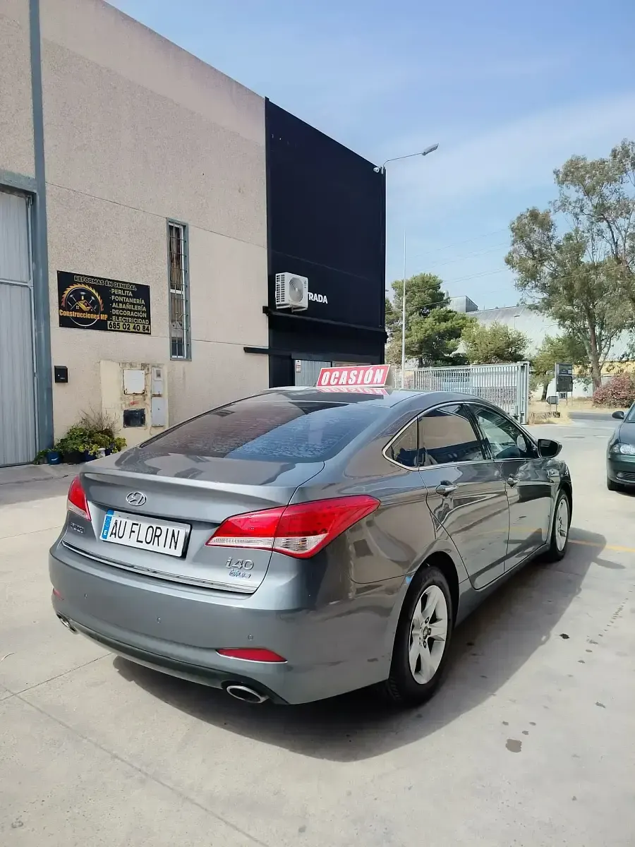 Usado Hyundai i40 116 CV (85 kW) 2013 Gris Berlina