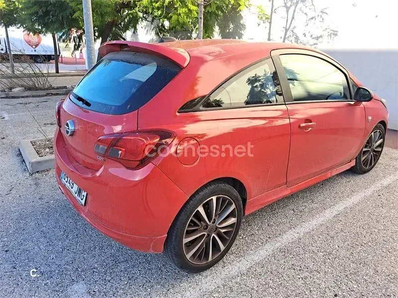 Usado Opel Corsa Selective 95 CV (69 kW) 2017 Rojo Utilitario