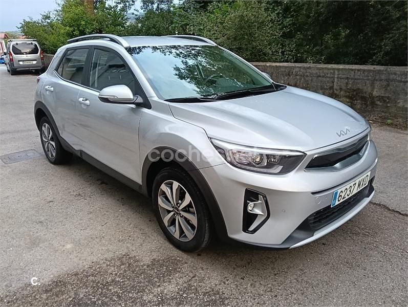 Gris / plata Usado 2024 Kia Stonic SUV | 17.900 € (Precio justo) - Imagen 1/4