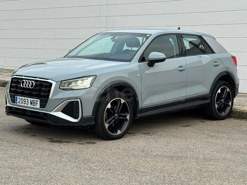 Usado Audi Q2 S-Line 116 CV (85 kW) 2022 Gris / plata SUV