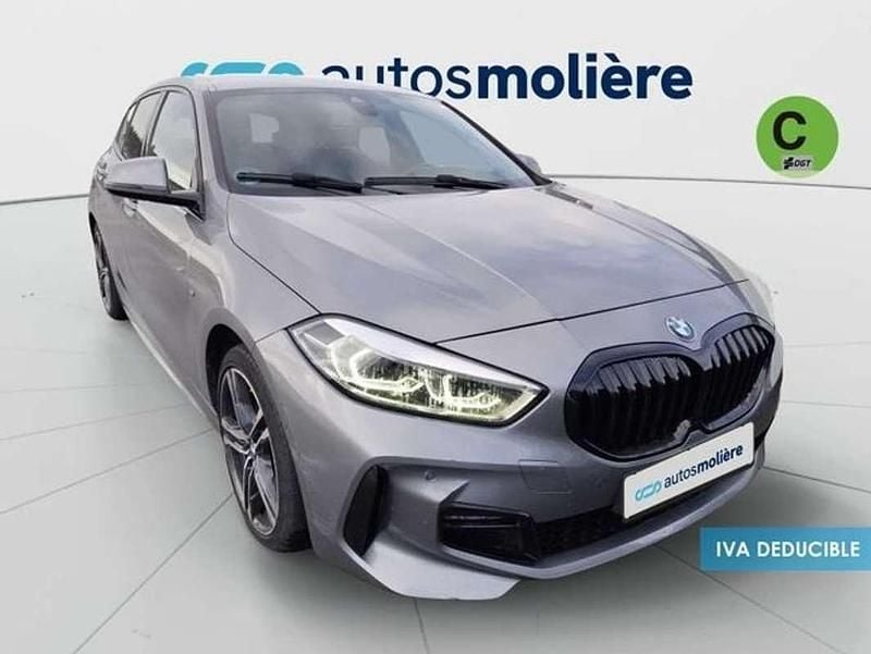 Usado BMW 118 Comfort Edition 136 CV (100 kW) 2023 Gris Utilitario