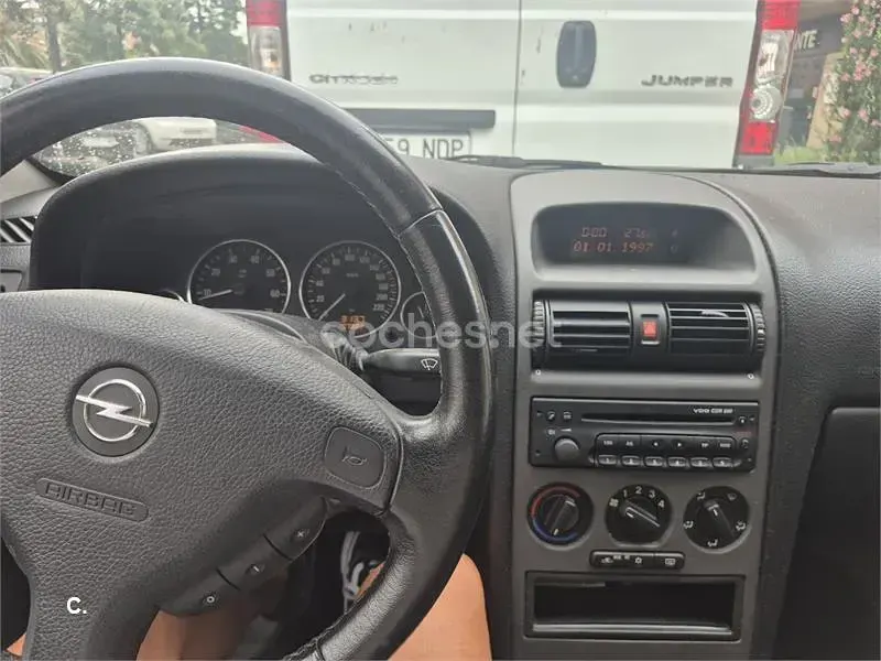 Usado Opel Astra Comfort 100 CV (73 kW) 2003 Gris / plata Berlina