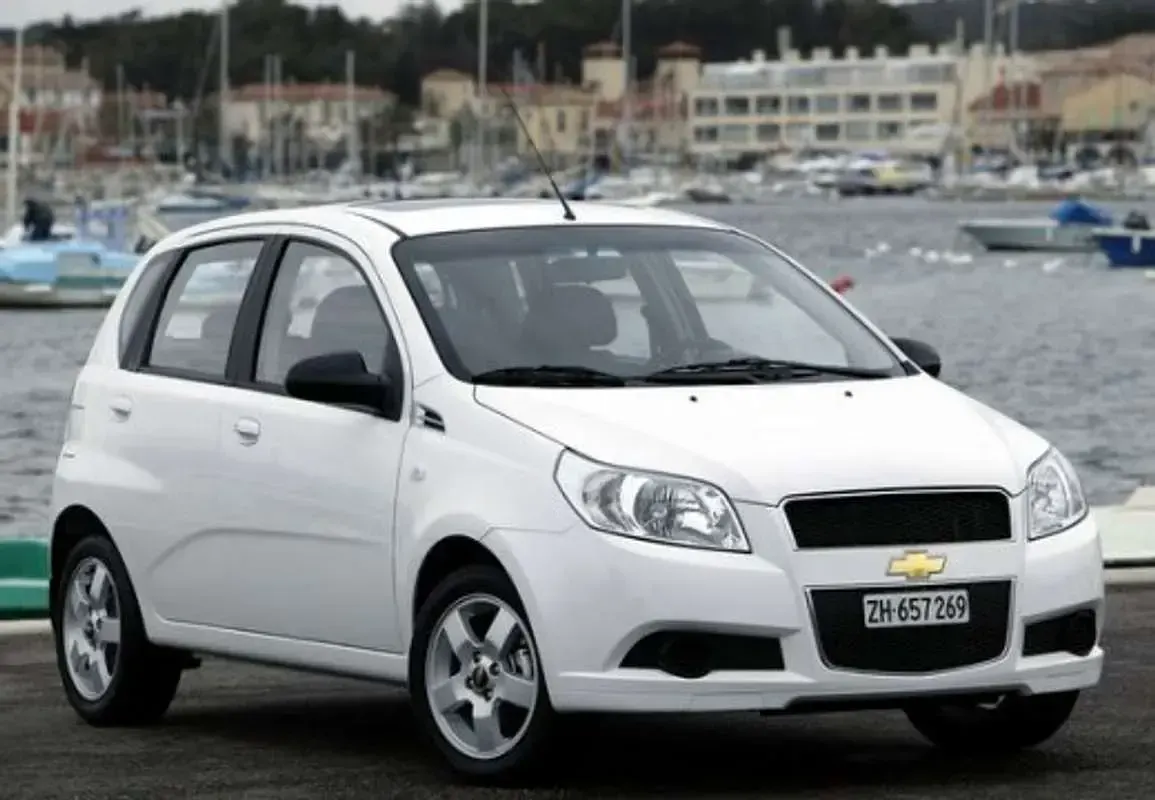 Usado Chevrolet Aveo LS 101 CV (74 kW) 2010 Gris Utilitario
