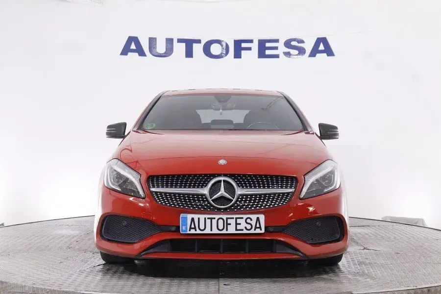 Usado Mercedes A200 AMG line 136 CV (100 kW) 2016 Rojo