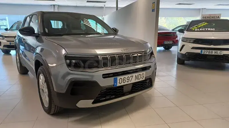 Nuevo Jeep Avenger Altitude 100 CV (73 kW) 2025 Gris / plata SUV
