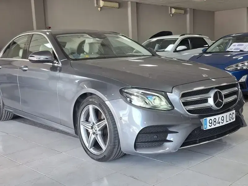 Usado Mercedes E220 194 CV (142 kW) 2020 Gris / plata Berlina