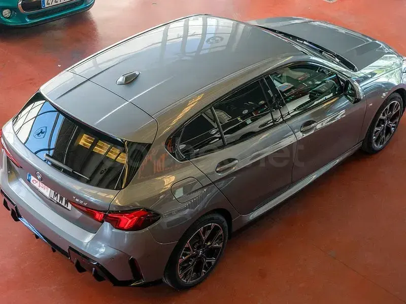 Usado BMW 120 Comfort Edition 163 CV (119 kW) 2025 Gris / plata Utilitario