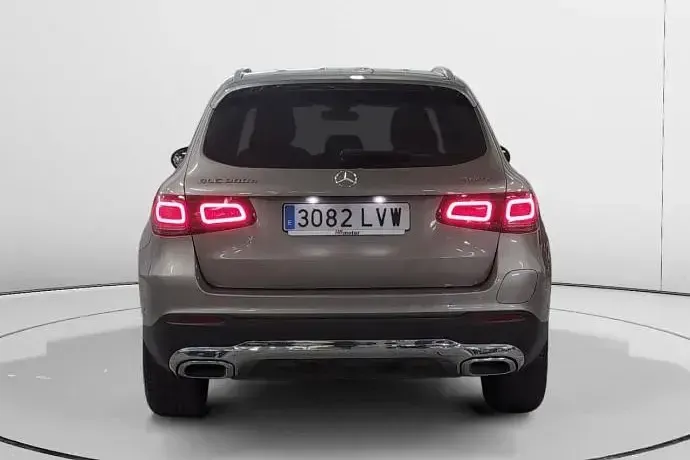 Usado Mercedes GLC300 320 CV (235 kW) 2022 SUV