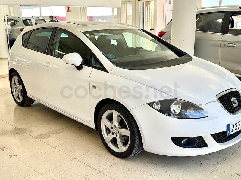 Usado Seat Leon Sport 125 CV (91 kW) 2010 Blanco Utilitario