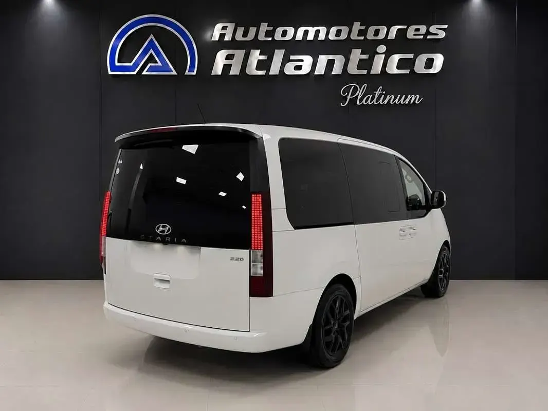 Usado Hyundai Staria 177 CV (130 kW) 2022 Blanco Monovolumen