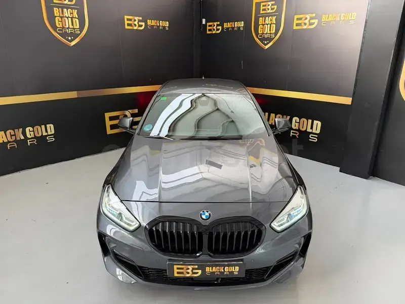 Usado BMW 118 Comfort Edition 150 CV (110 kW) 2020 Gris / plata Berlina