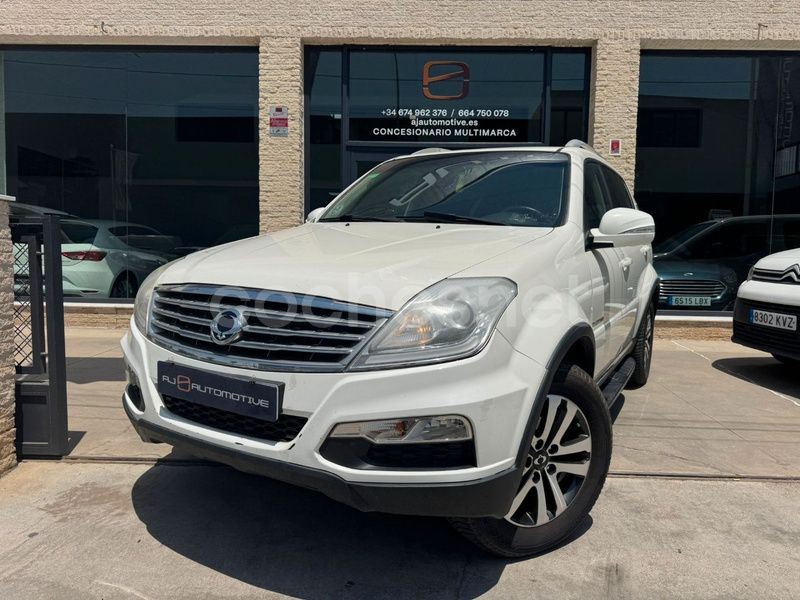 Blanco Usado 2015 Ssangyong Rexton Limited SUV | 12.990 € (Caro) - Imagen 1/3
