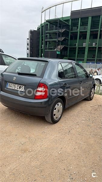 Usado Skoda Fabia Comfort 75 HP (55 kW) 2004 Cinzento Sedan