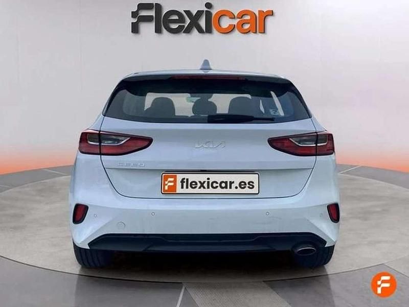 Usado Kia Ceed 101 CV (74 kW) 2024 Blanco Utilitario