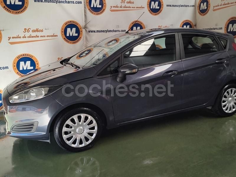Usado Ford Fiesta Trend 82 HP (60 kW) 2015 Roxo Sedan