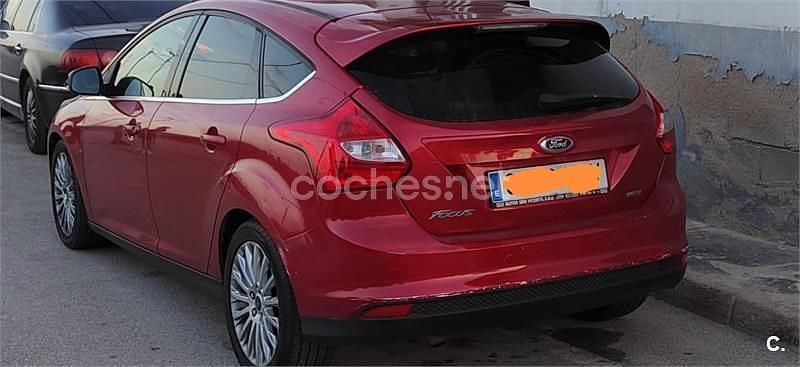 Usado Ford Focus Trend 125 CV (91 kW) 2012 Granate Berlina