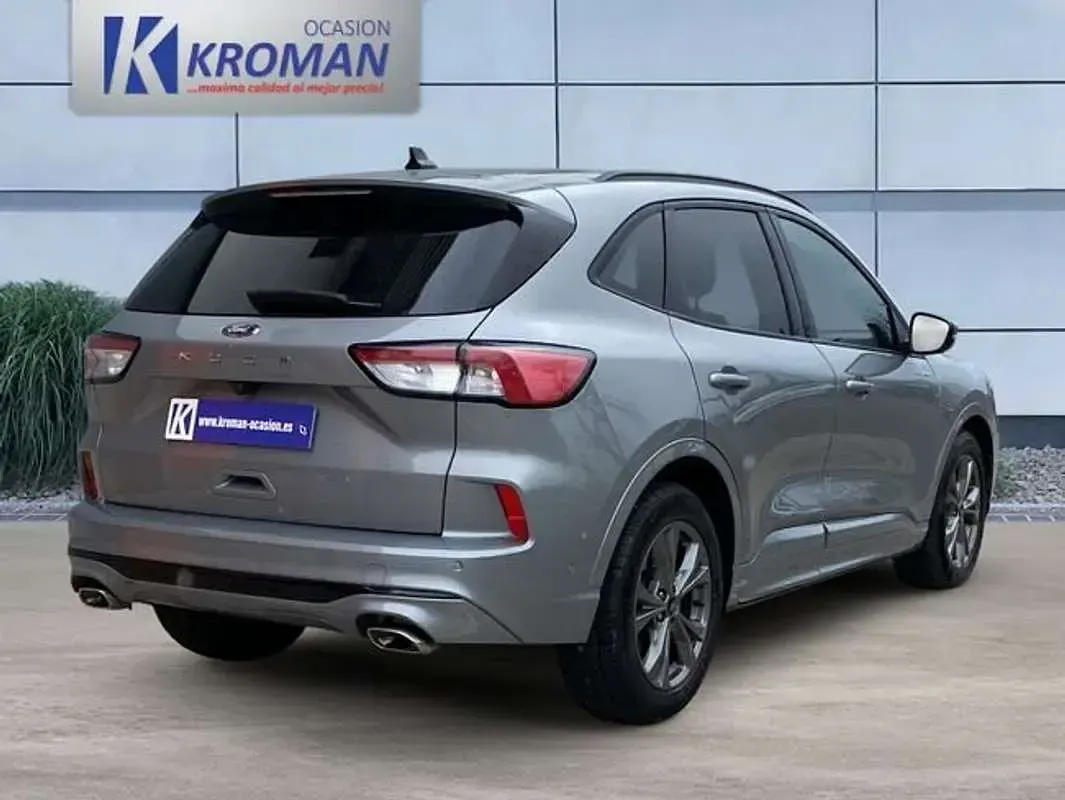 Usado Ford Kuga ST-Line 120 CV (88 kW) 2023 Plateado SUV