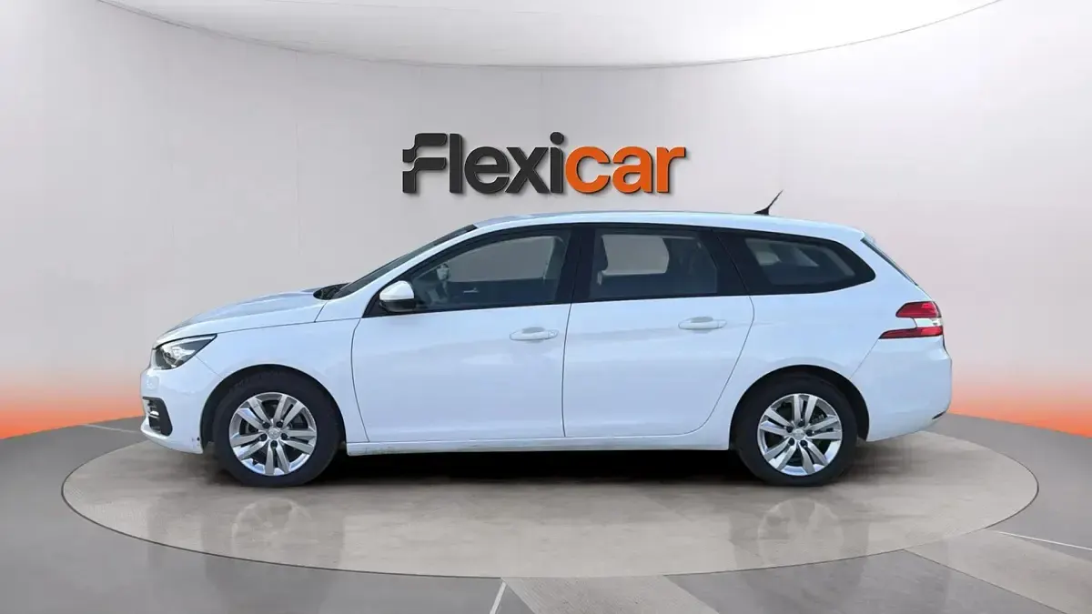 Begagnad Peugeot 308 SW Active 130 HK (95 kW) 2021 Vit Kombi